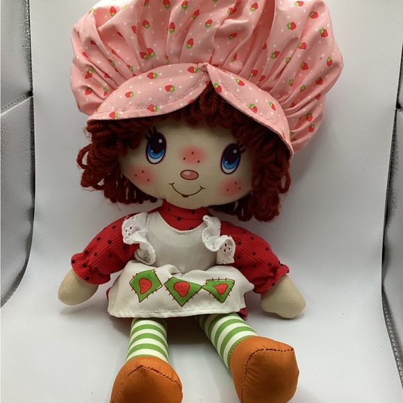 2021 Strawberry Shortcake 14" Doll Reproduction of 1980 Plush Basic Fun2021 - Picture 1 of 5
